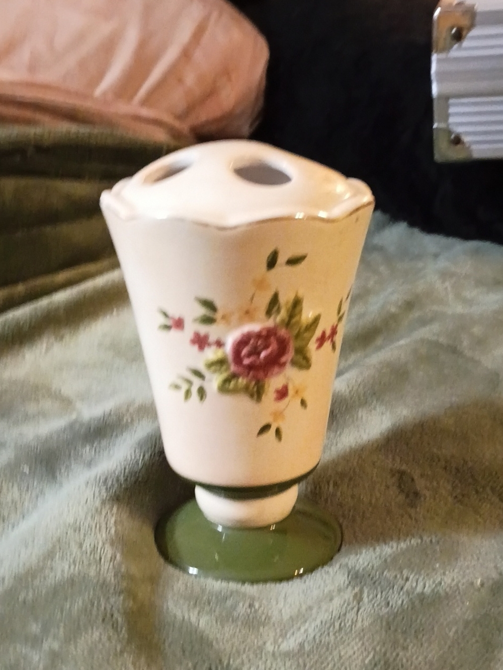 Vintage Floral Manor tooth Brush Holder in Cream and Green - Unbranded